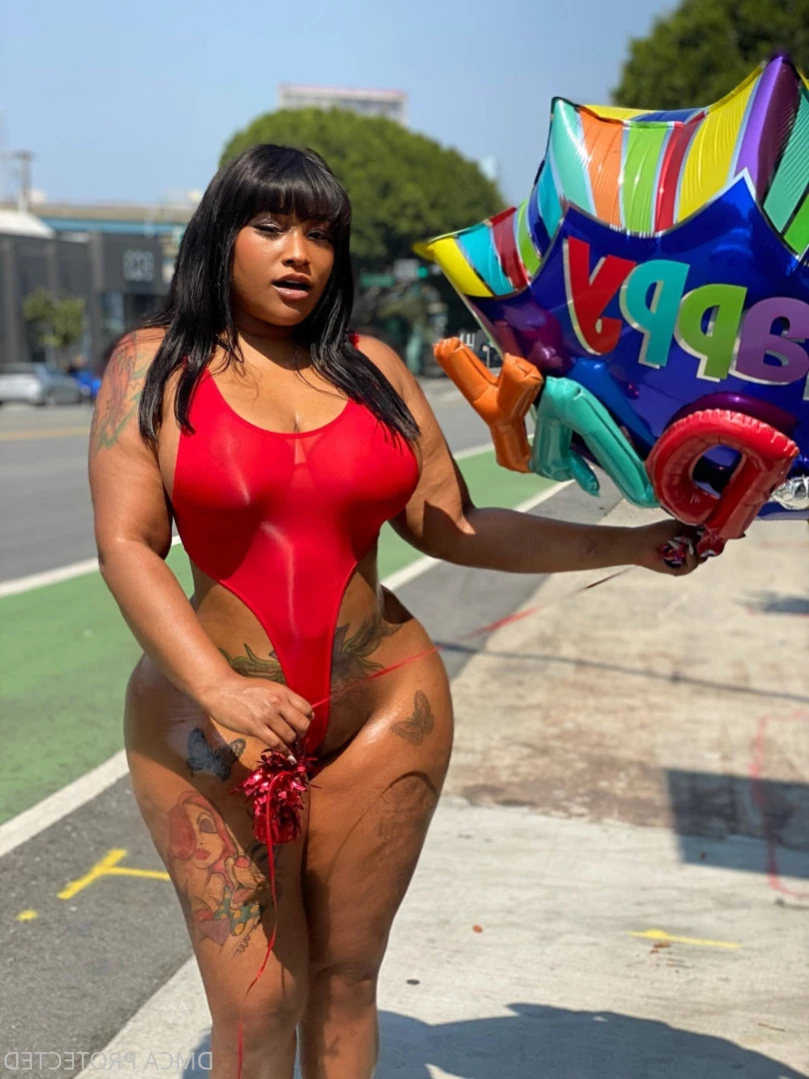 COSPLAY CORN QUEEN 👸🏽 [ nikiarenee ] Onlyfans leaked photo 14298528 on Hotleaks.tv