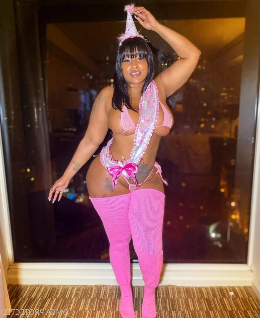 COSPLAY CORN QUEEN 👸🏽 [ nikiarenee ] Onlyfans leaked photo 16156779 on Hotleaks.tv