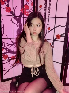 912605
