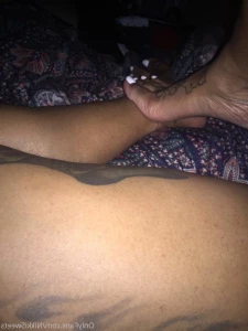 913478