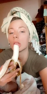 15927529
