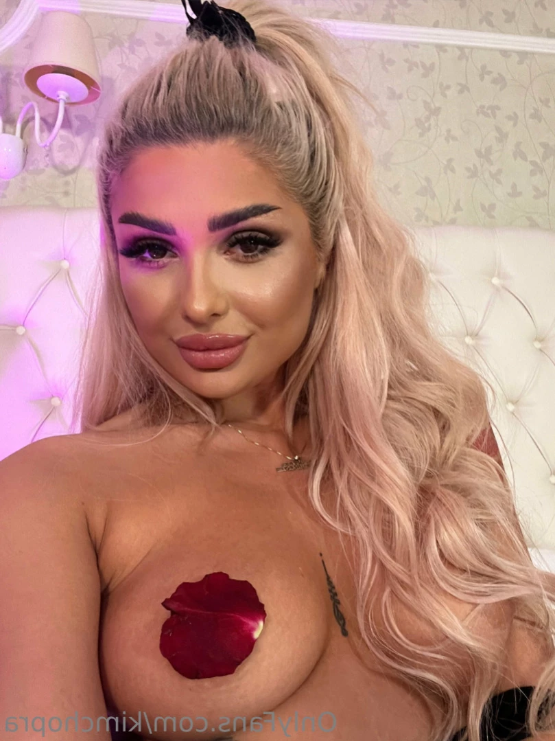 𝐊𝐢𝐦 𝐂𝐡𝐨𝐩𝐫𝐚 🎀 [ kimchopra ] Onlyfans leaked photo 11625683 on Hotleaks.tv