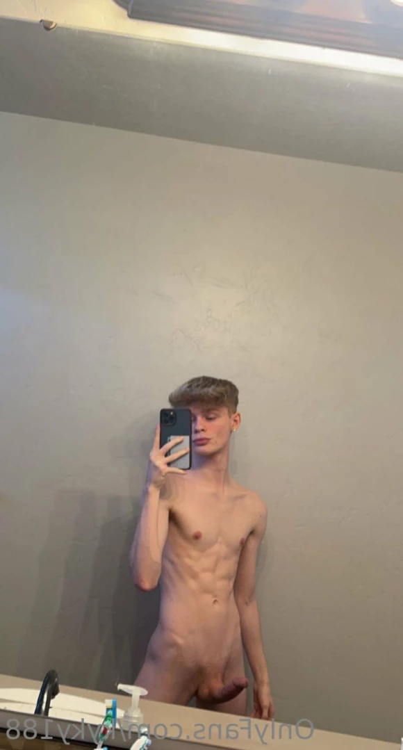 Ky [ kyky188 ] Onlyfans leaked photo 11867708 on Hotleaks.tv
