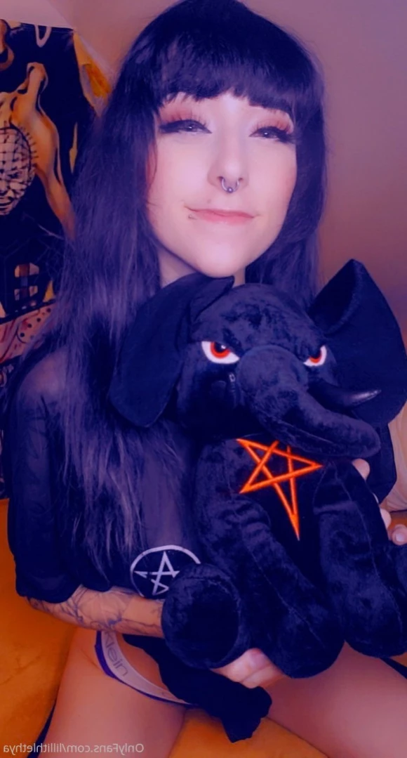 Step Sis Lilli | big tiddy goth gf [ lillithlethya ] Onlyfans leaked photo 12936462 on Hotleaks.tv