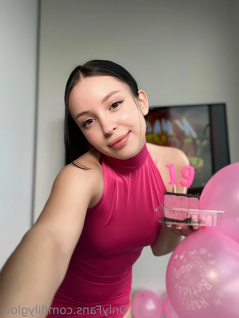 Lily [ lilyglow ] Onlyfans leaked photo 12614874 on Hotleaks.tv