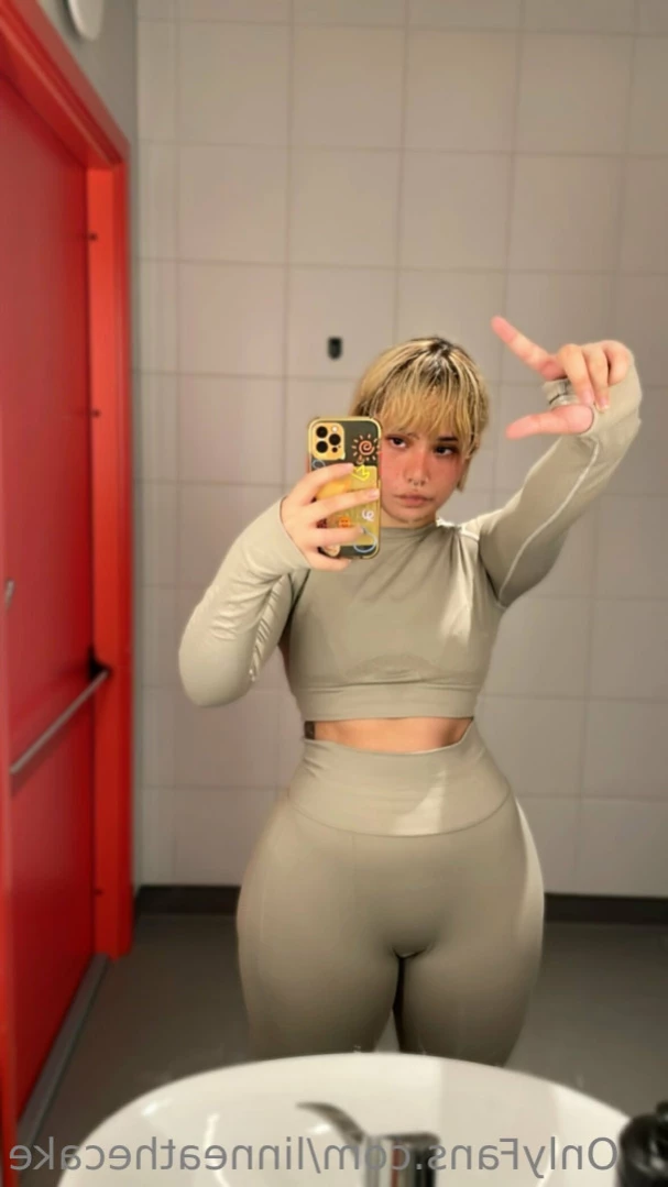 linn 𓆏 [ linneathecake ] Onlyfans leaked photo 12715852 on Hotleaks.tv
