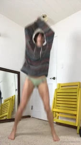 15593185
