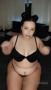 15726374