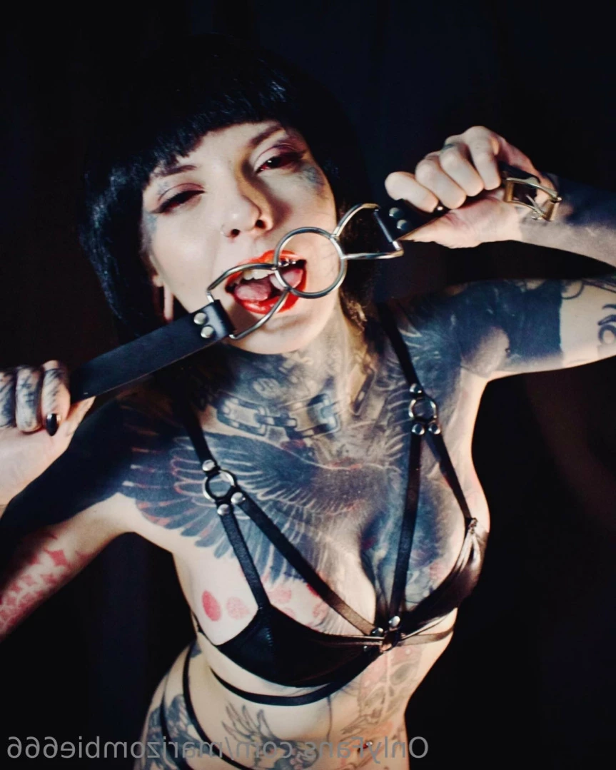 𝔐𝔞𝔯𝔦 ℨ𝔬𝔪𝔟𝔦𝔢 † [ marizombie666 ] Onlyfans leaked photo 11221926 on Hotleaks.tv