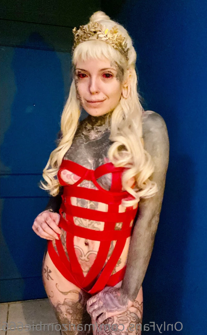 𝔐𝔞𝔯𝔦 ℨ𝔬𝔪𝔟𝔦𝔢 † [ marizombie666 ] Onlyfans leaked photo 11221934 on Hotleaks.tv