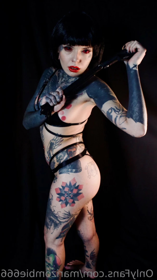 𝔐𝔞𝔯𝔦 ℨ𝔬𝔪𝔟𝔦𝔢 † [ marizombie666 ] Onlyfans leaked photo 11440691 on Hotleaks.tv