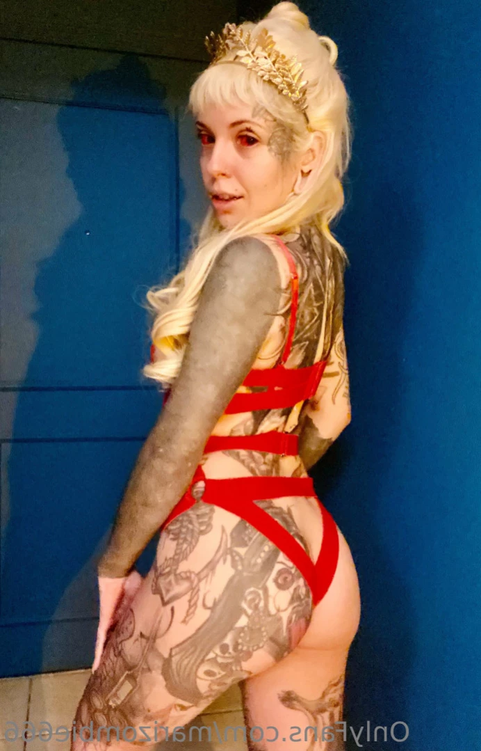 𝔐𝔞𝔯𝔦 ℨ𝔬𝔪𝔟𝔦𝔢 † [ marizombie666 ] Onlyfans leaked photo 11795842 on Hotleaks.tv
