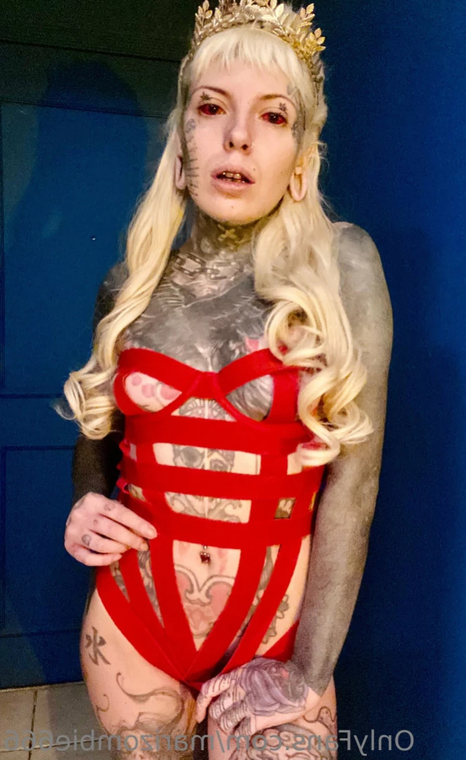 𝔐𝔞𝔯𝔦 ℨ𝔬𝔪𝔟𝔦𝔢 † [ marizombie666 ] Onlyfans leaked photo 14926902 on Hotleaks.tv