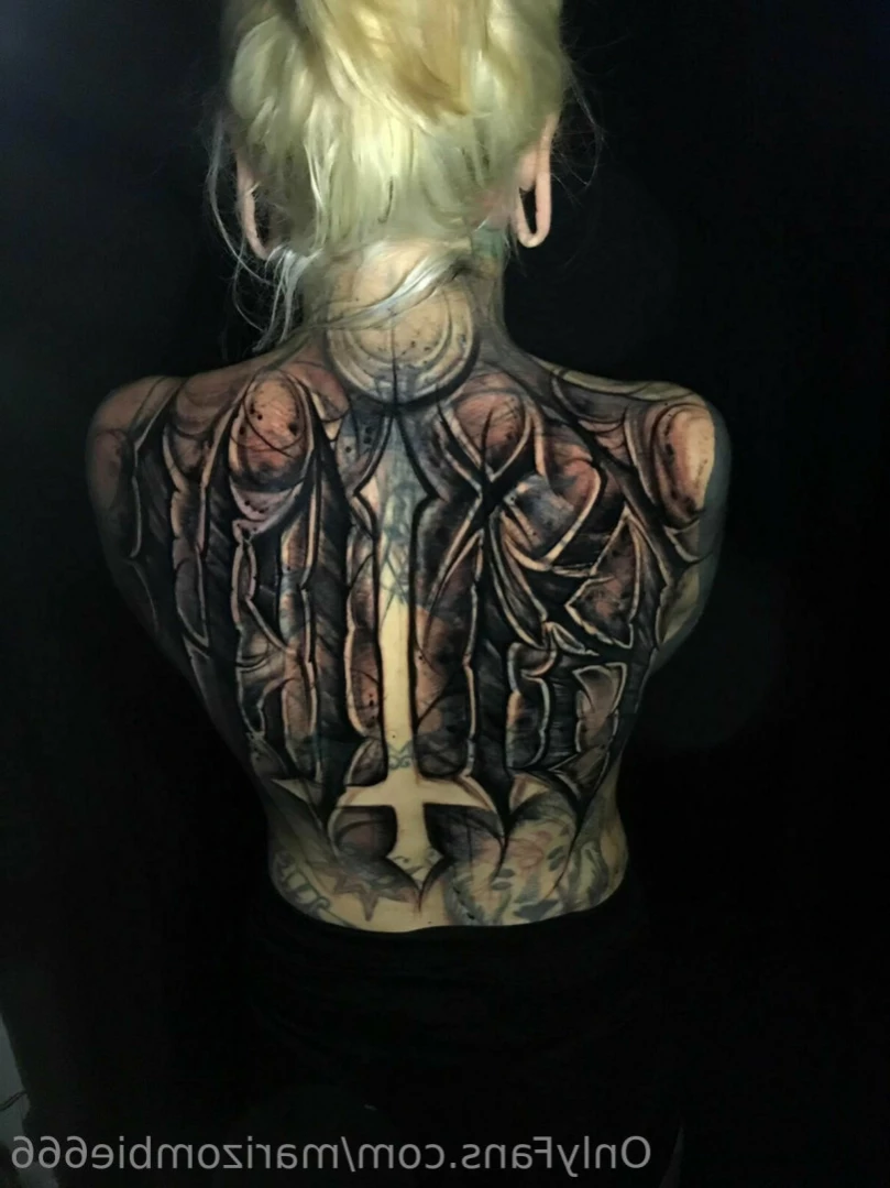 𝔐𝔞𝔯𝔦 ℨ𝔬𝔪𝔟𝔦𝔢 † [ marizombie666 ] Onlyfans leaked photo 15231375 on Hotleaks.tv