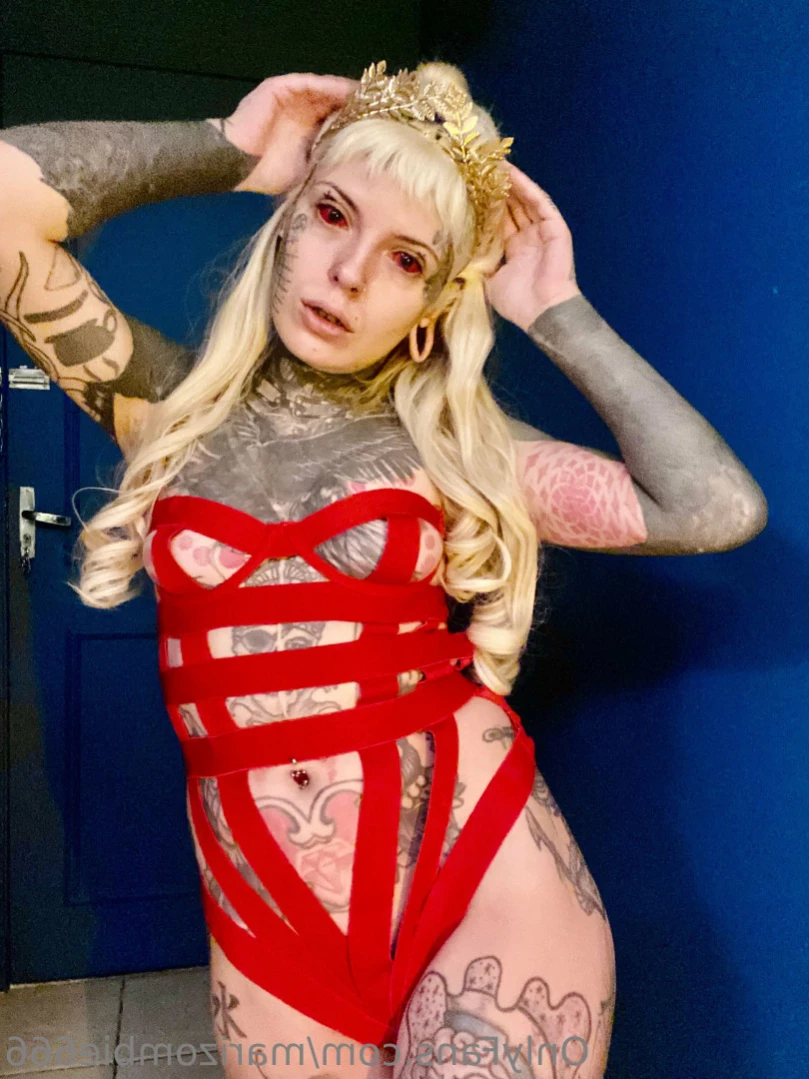 𝔐𝔞𝔯𝔦 ℨ𝔬𝔪𝔟𝔦𝔢 † [ marizombie666 ] Onlyfans leaked photo 15856601 on Hotleaks.tv
