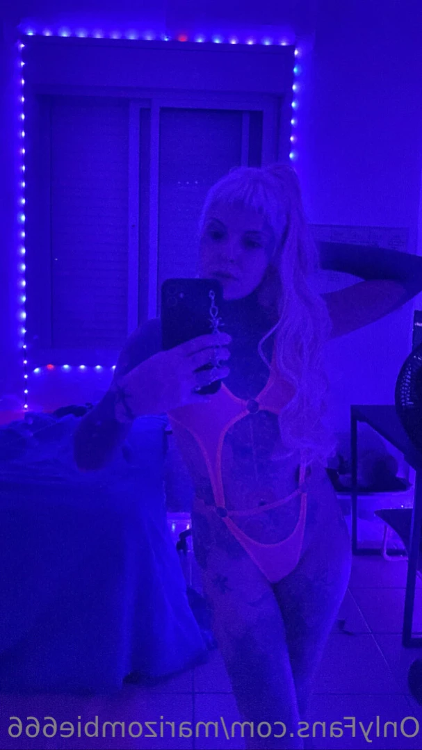 𝔐𝔞𝔯𝔦 ℨ𝔬𝔪𝔟𝔦𝔢 † [ marizombie666 ] Onlyfans leaked photo 16294235 on Hotleaks.tv