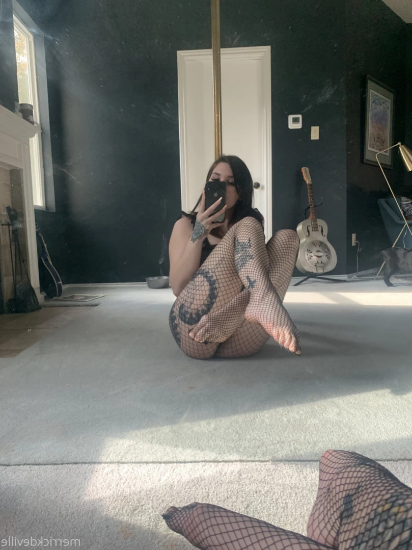 𝔅𝔲𝔤𝔞𝔱𝔱𝔦 𝔗𝔥𝔬𝔱𝔱𝔦𝔢 [ merrickdeville ] Onlyfans leaked photo 10928396 on Hotleaks.tv
