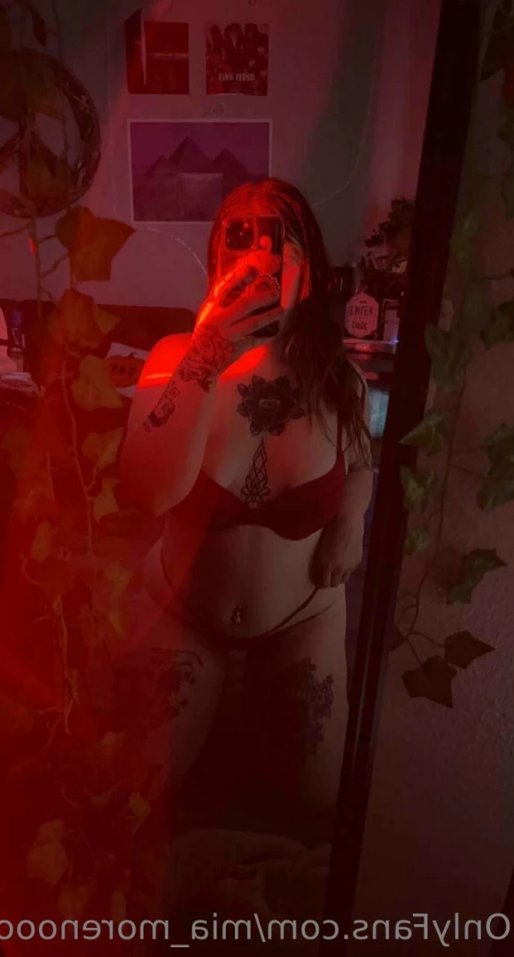 Mia Moreno [ mia_morenooo ] Onlyfans leaked photo 15354309 on Hotleaks.tv