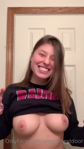 4698989