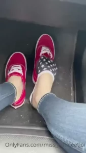 Miss Littlefeetjoi [ miss_littlefeetjoi ] Onlyfans leaked video 18088398 on Hotleaks.tv