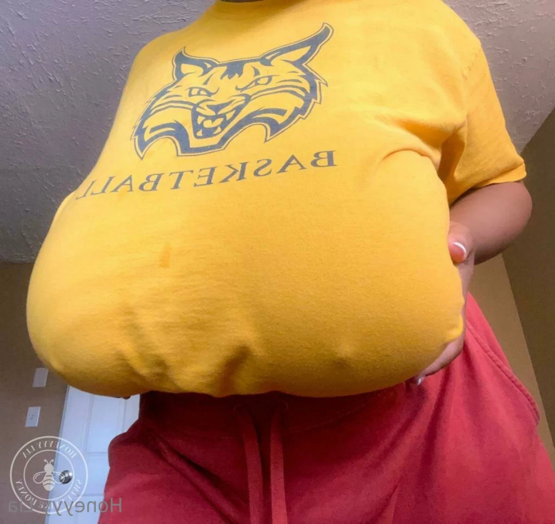 Miss Honey Mia 🍯✨💛 [ misshoneymia ] Onlyfans leaked photo 14394337 on Hotleaks.tv