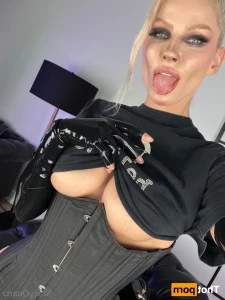 18667952