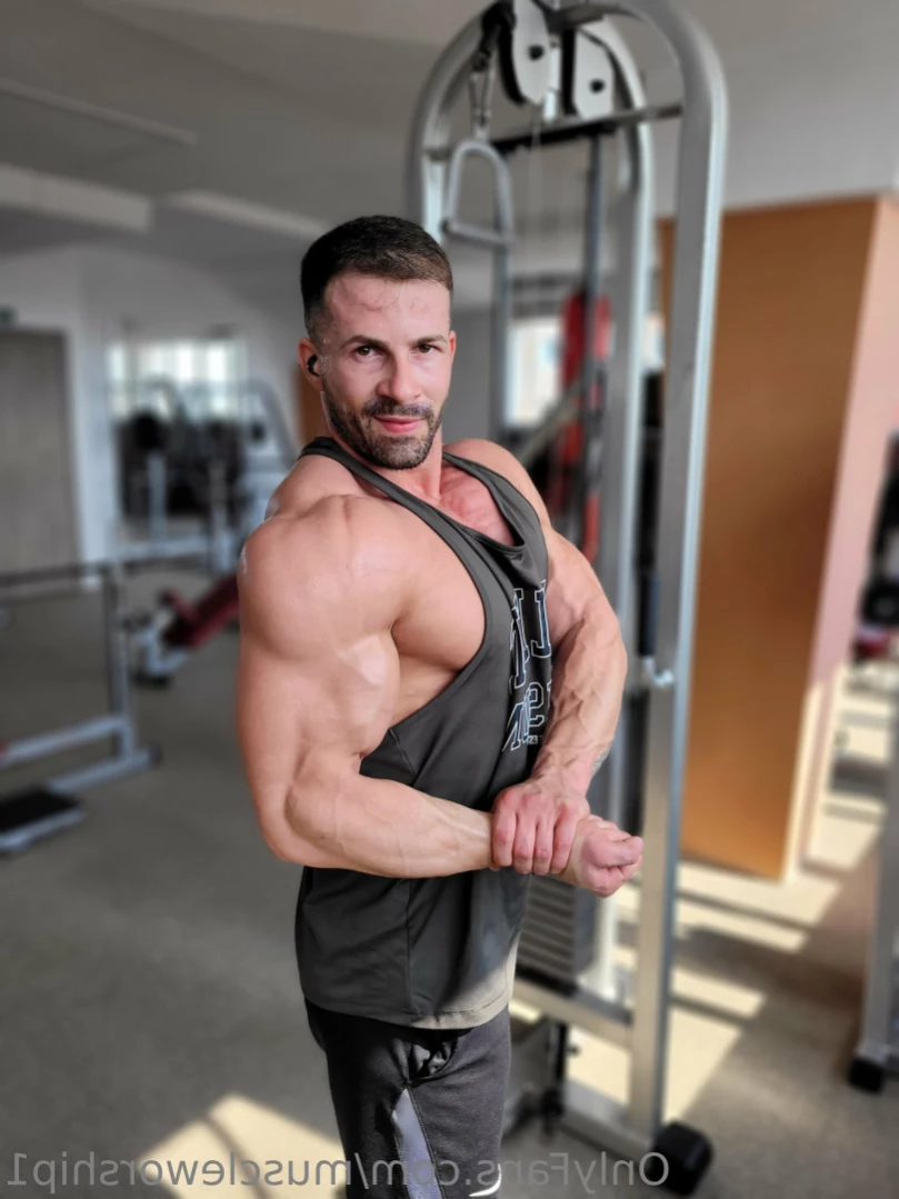Muscle worship [ muscleworship1 ] Onlyfans leaked photo 15221139 on Hotleaks.tv