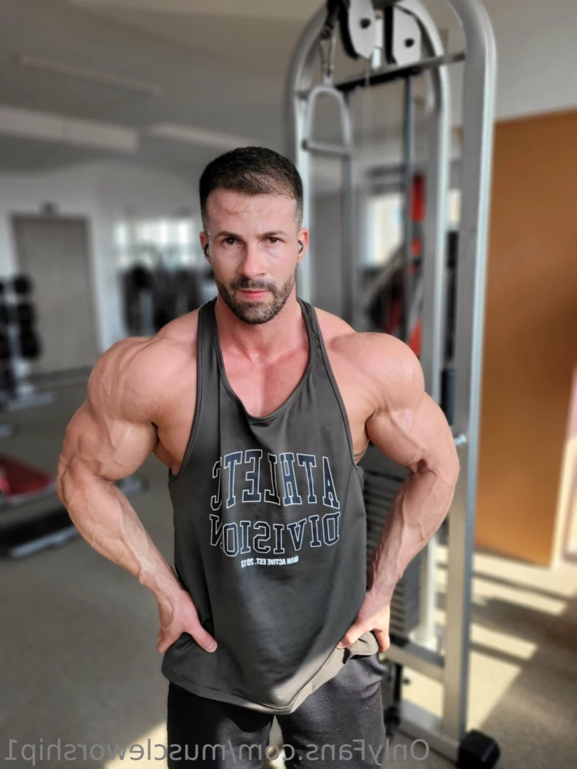 Muscle worship [ muscleworship1 ] Onlyfans leaked photo 15572267 on Hotleaks.tv