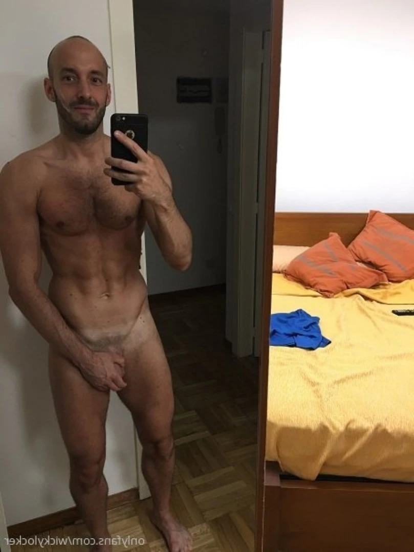 NakedGamer [ nakedgamervip ] Onlyfans leaked photo 14988060 on Hotleaks.tv