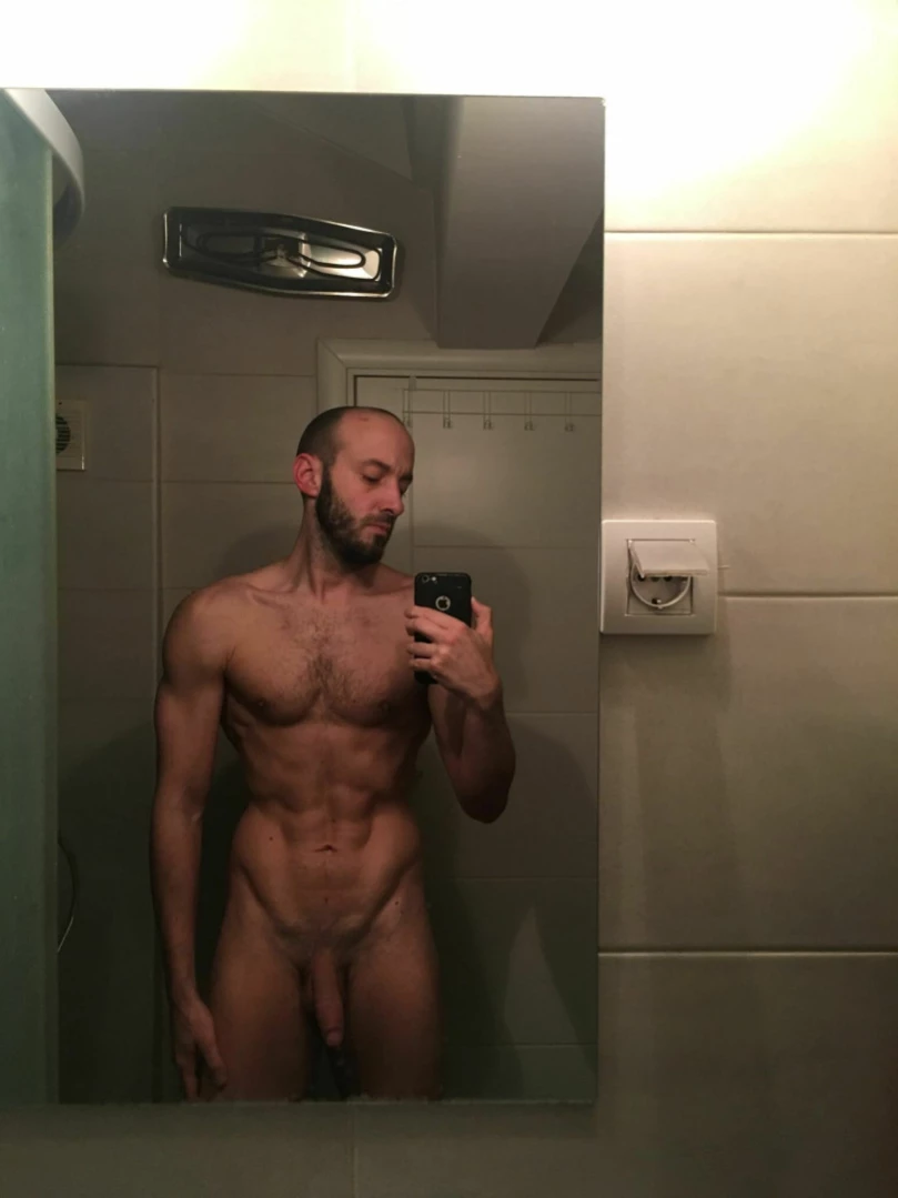 NakedGamer [ nakedgamervip ] Onlyfans leaked photo 15721813 on Hotleaks.tv