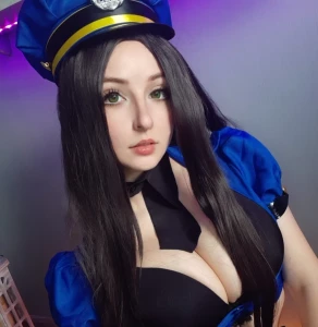 16318540