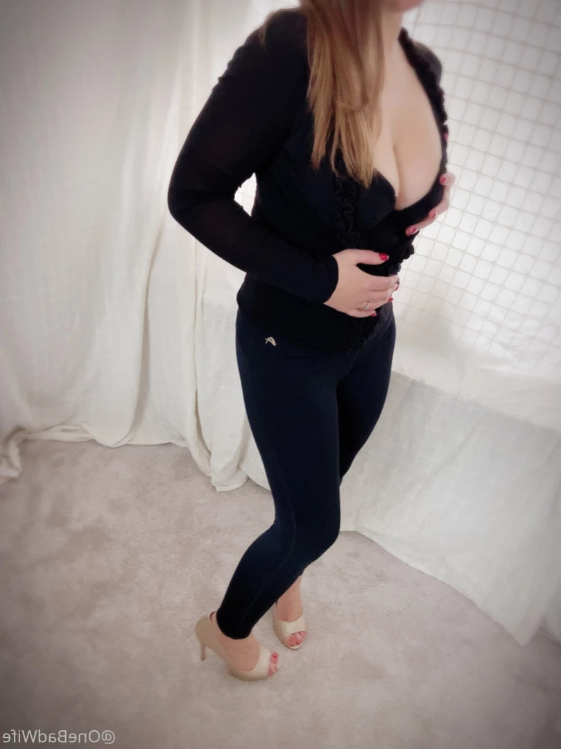 OneBadWife British Wife [ onebadwife ] Onlyfans leaked photo 12333883 on Hotleaks.tv