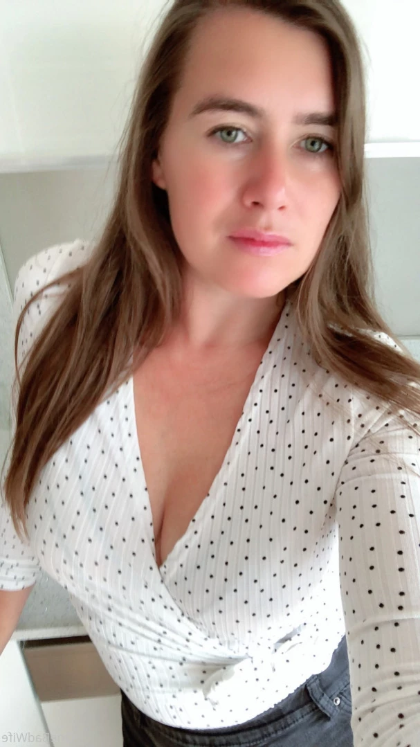 OneBadWife British Wife [ onebadwife ] Onlyfans leaked photo 12880665 on Hotleaks.tv