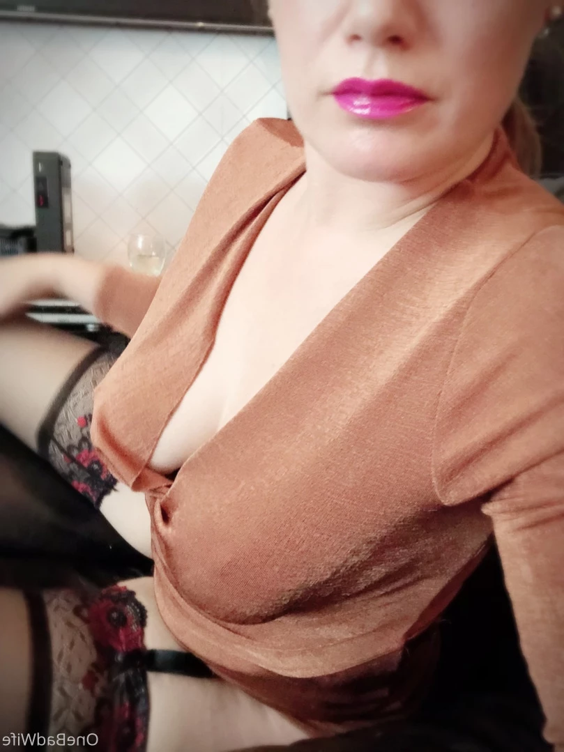 OneBadWife British Wife [ onebadwife ] Onlyfans leaked photo 14179579 on Hotleaks.tv