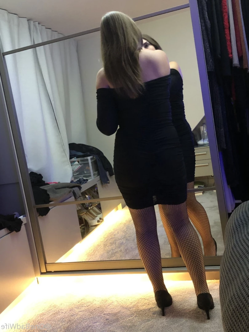 OneBadWife British Wife [ onebadwife ] Onlyfans leaked photo 14179799 on Hotleaks.tv