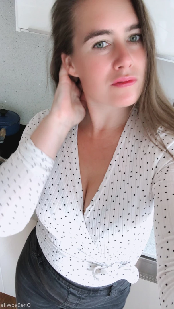 OneBadWife British Wife [ onebadwife ] Onlyfans leaked photo 15070407 on Hotleaks.tv
