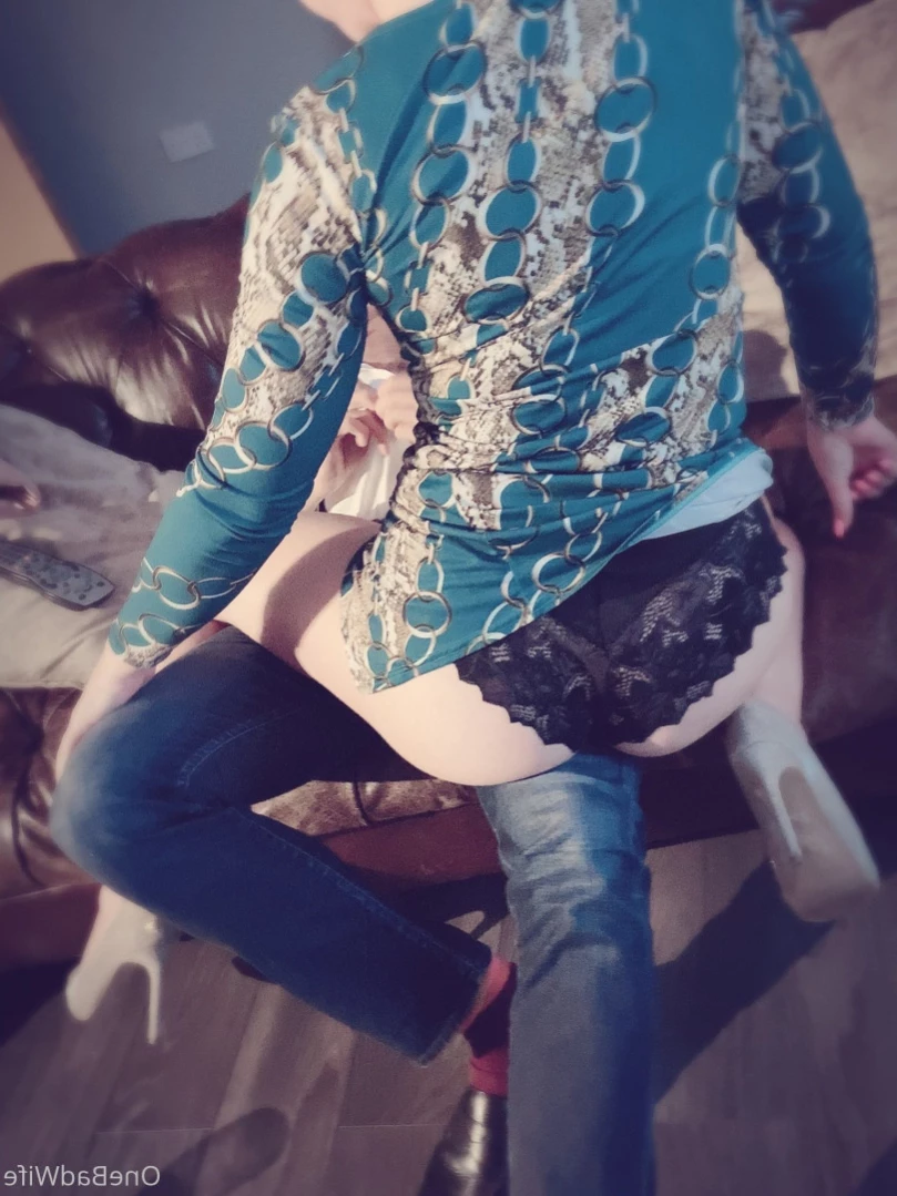 OneBadWife British Wife [ onebadwife ] Onlyfans leaked photo 15901142 on Hotleaks.tv