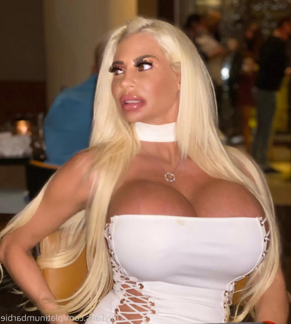 Bombshell Skyler [ plasticbarbie2000 ] Onlyfans leaked photo 14909256 on Hotleaks.tv
