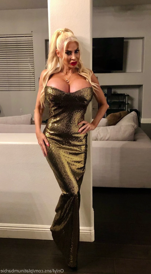 Bombshell Skyler [ plasticbarbie2000 ] Onlyfans leaked photo 15075092 on Hotleaks.tv