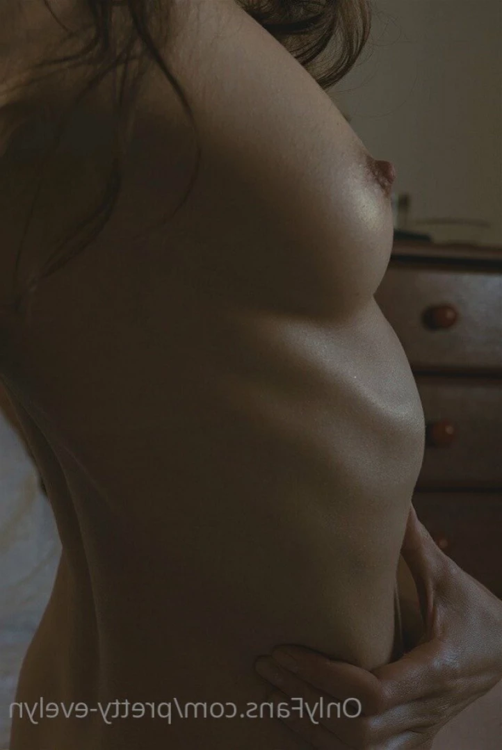 Pretty Evelyn [ pretty-evelyn ] Onlyfans leaked photo 10963938 on Hotleaks.tv