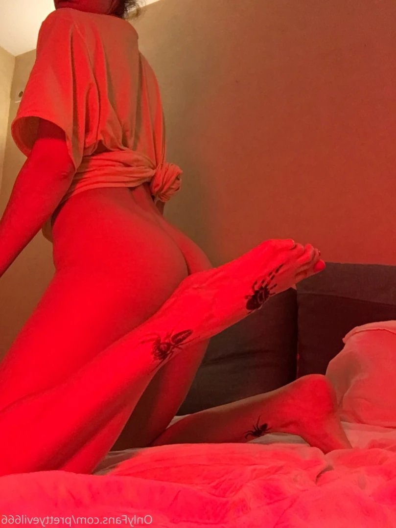 Pretty Evelyn [ pretty-evelyn ] Onlyfans leaked photo 13691413 on Hotleaks.tv