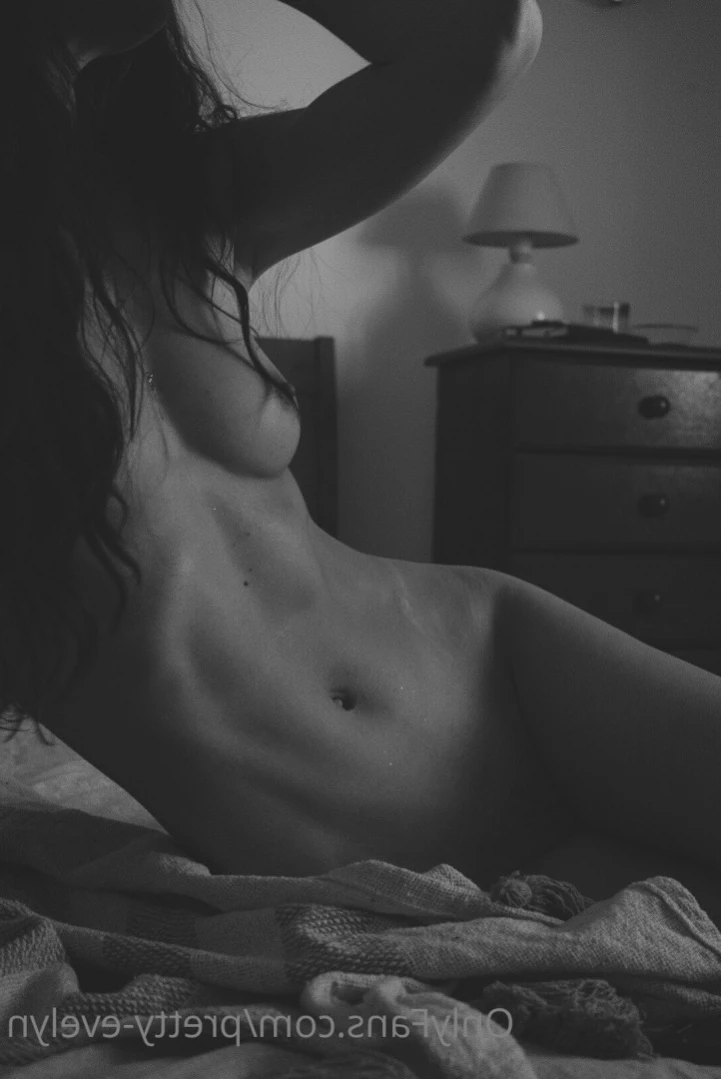 Pretty Evelyn [ pretty-evelyn ] Onlyfans leaked photo 14063061 on Hotleaks.tv