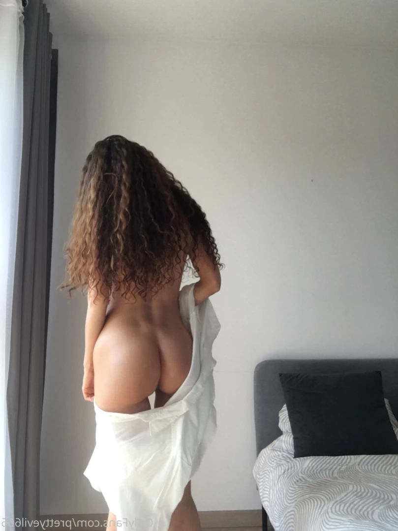 Pretty Evelyn [ pretty-evelyn ] Onlyfans leaked photo 14063988 on Hotleaks.tv