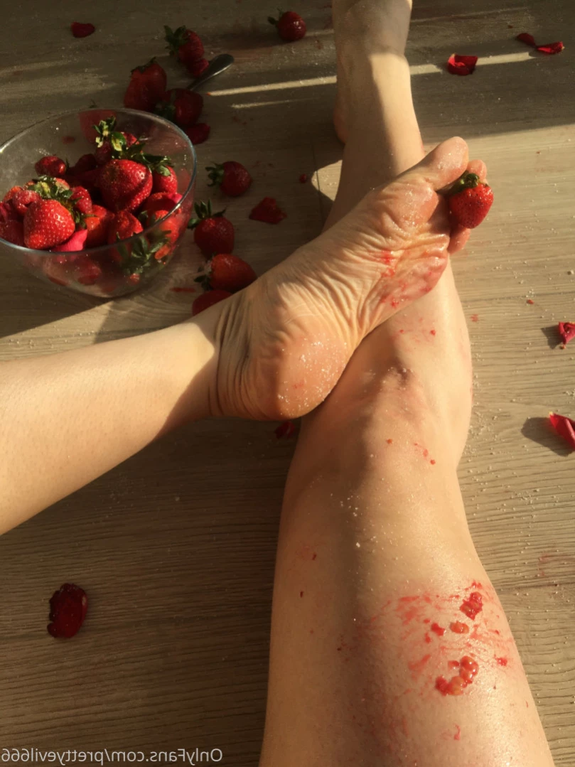 Pretty Evelyn [ pretty-evelyn ] Onlyfans leaked photo 14071953 on Hotleaks.tv