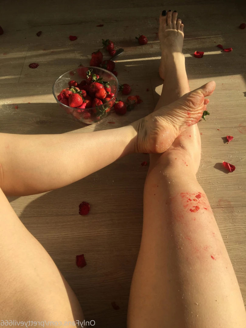 Pretty Evelyn [ pretty-evelyn ] Onlyfans leaked photo 14072135 on Hotleaks.tv