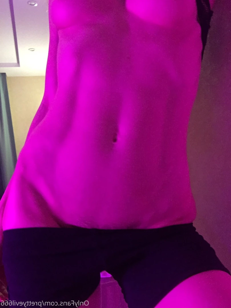 Pretty Evelyn [ pretty-evelyn ] Onlyfans leaked photo 14251371 on Hotleaks.tv