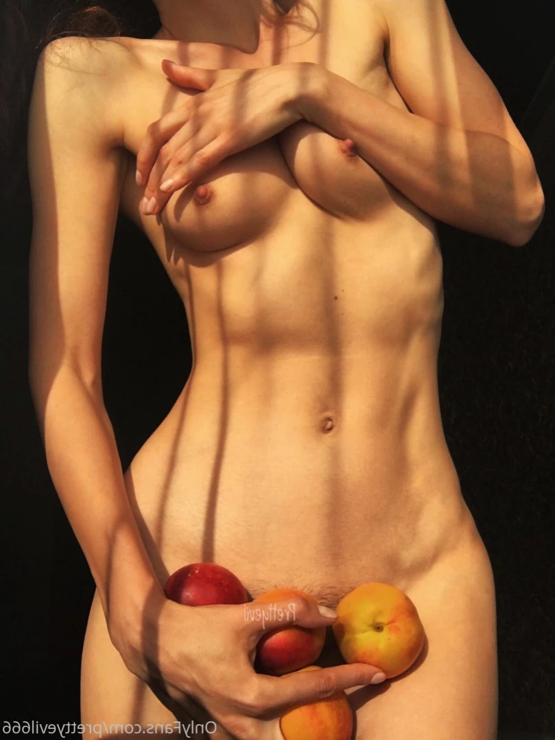 Pretty Evelyn [ pretty-evelyn ] Onlyfans leaked photo 14251414 on Hotleaks.tv