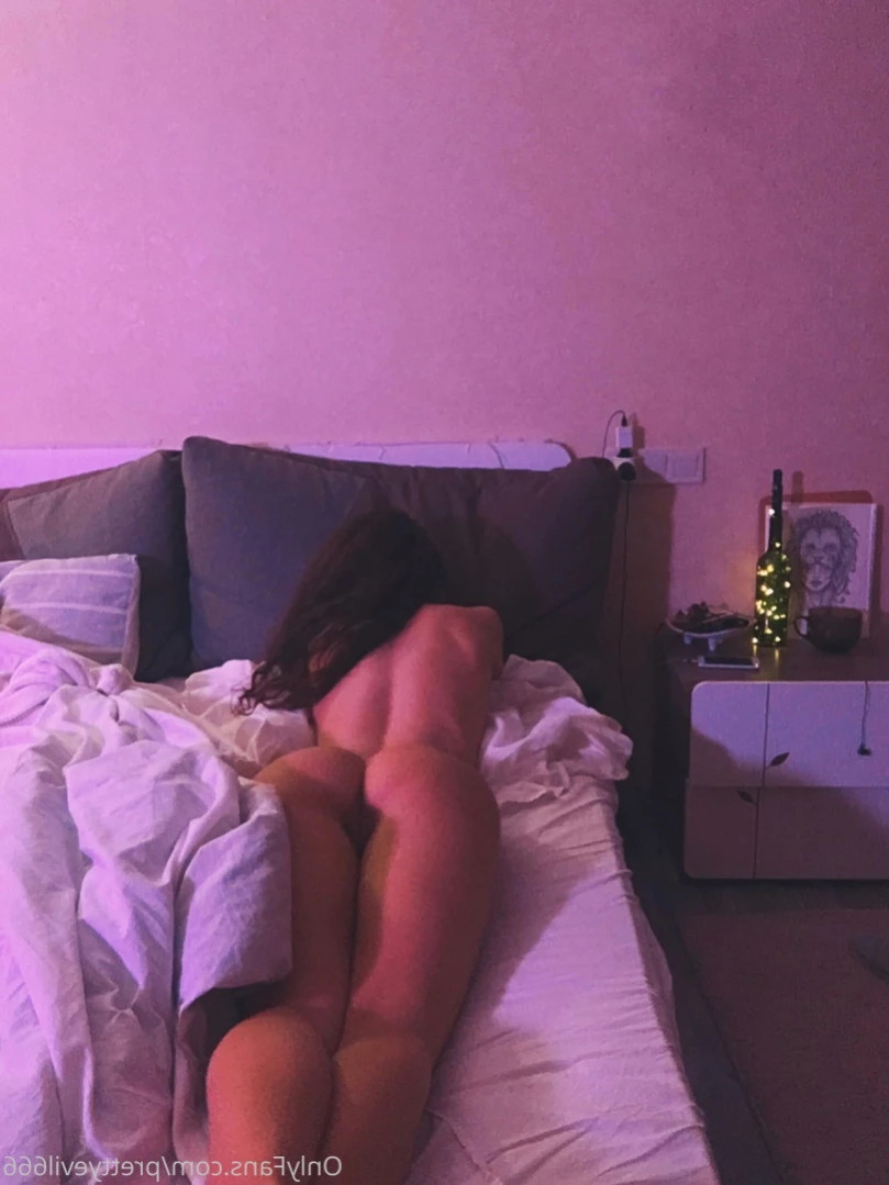 Pretty Evelyn [ pretty-evelyn ] Onlyfans leaked photo 14251450 on Hotleaks.tv
