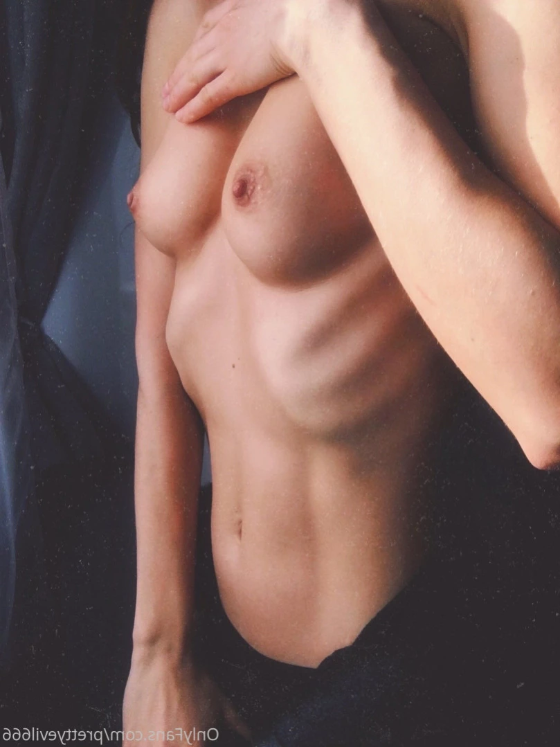 Pretty Evelyn [ pretty-evelyn ] Onlyfans leaked photo 15421855 on Hotleaks.tv