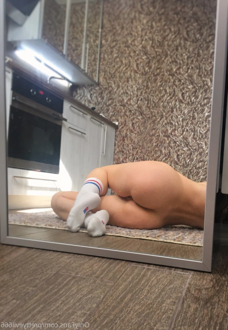 Pretty Evelyn [ pretty-evelyn ] Onlyfans leaked photo 15555939 on Hotleaks.tv